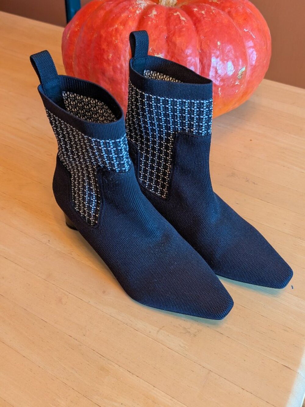 VIVAIA Theresa Small Square-Toe Water-Repellent Boots 7.5